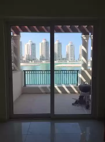 Жилой Готовая недвижимость 2 спальни С/Ж Таунхаус  в аренду в Аль-Садд , Доха #7408 - 1  image 